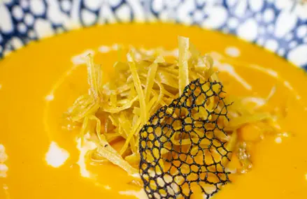 Crema de zanahoria, jengibre y leche de coco.