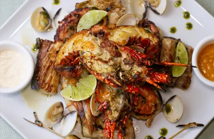 Parrillada mixta (2 pax). 1 kg de pescado y marisco al grill.