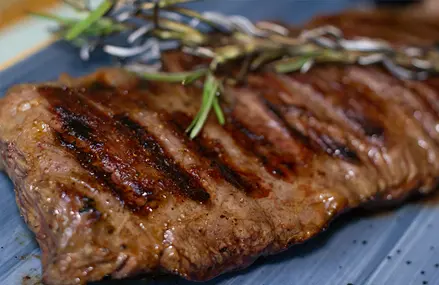 Churrasco angus y chimichurri.