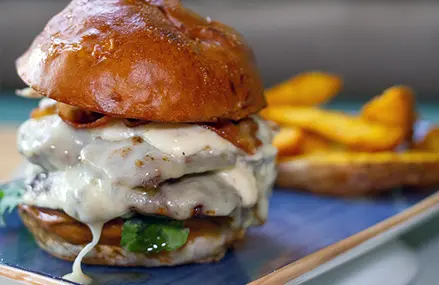 Hamburguesa El Loro.