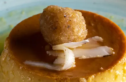 Flan de coco con jalao.